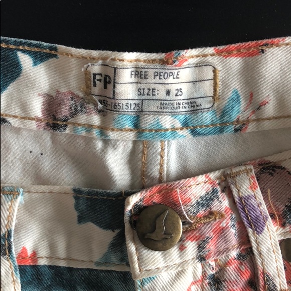 Free People Floral Shorts (25) - Picture 5 of 5